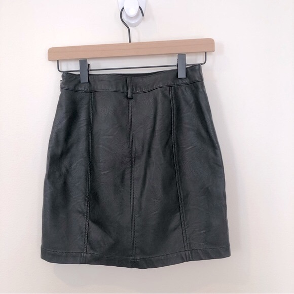 Express Faux Leather Pockets  A-line Mini Skirt Black - Picture 3 of 6